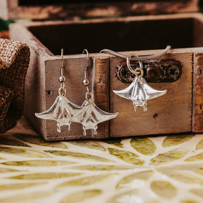 Manta Ray Pendant Necklace - Manta Ray Jewelry Gifts