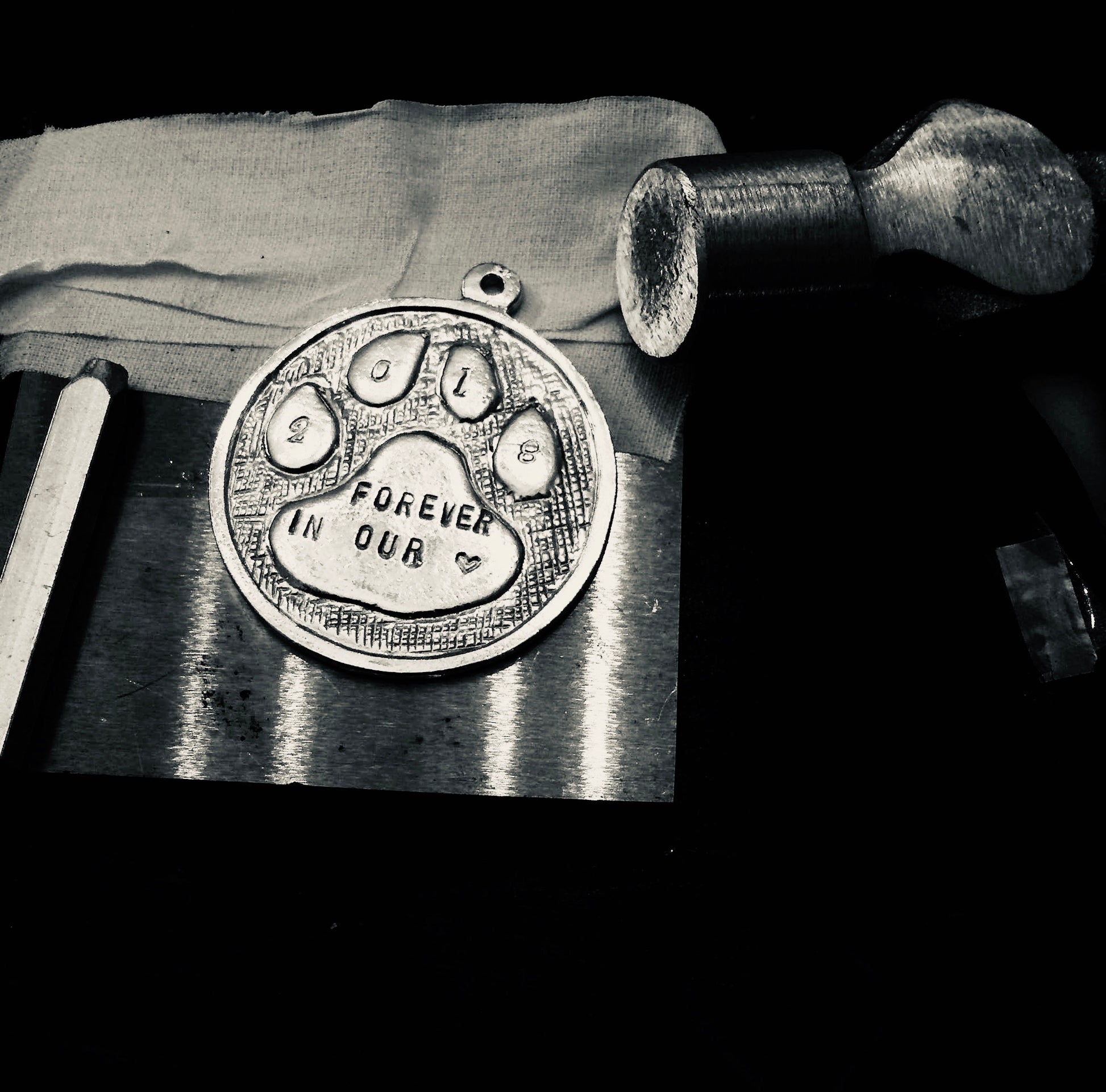 872 Pet Dog Paw Hand Stamped Memorial Ornament Pewter - House of Morgan Pewter